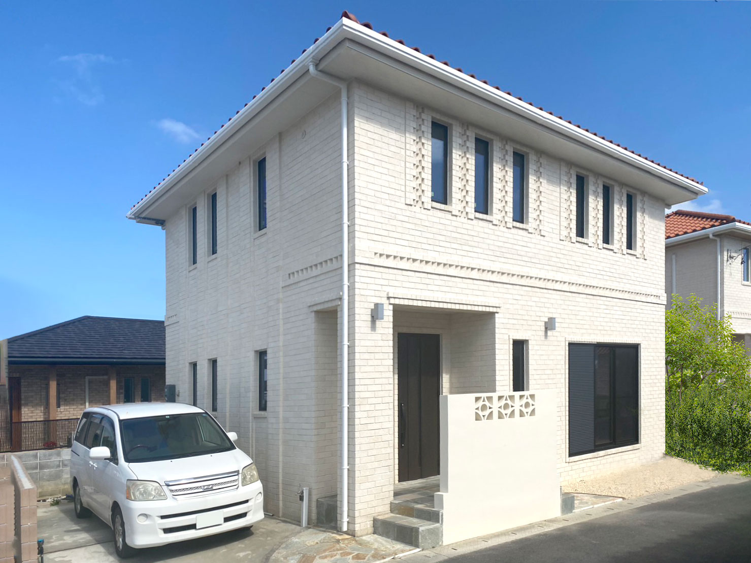 白レンガの家 ２階建て 石垣島 ファインライフ・カンパニー株式会社